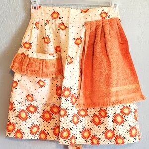 Vintage Orange Floral Half Apron w/  Attached Terry Towel and Ruffled He…